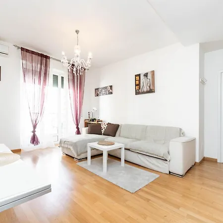 Isabel House Mailand